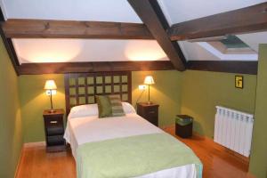 A bed or beds in a room at Apartamento La Casa del Abuelo Justo