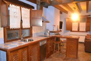 A kitchen or kitchenette at Apartamento La Casa del Abuelo Justo