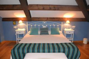A bed or beds in a room at Apartamento La Casa del Abuelo Justo