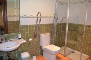 A bathroom at Apartamento La Casa del Abuelo Justo