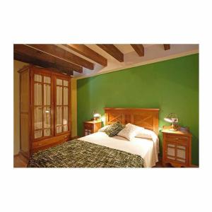 A bed or beds in a room at Apartamento La Casa del Abuelo Justo