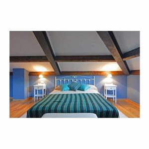 A bed or beds in a room at Apartamento La Casa del Abuelo Justo