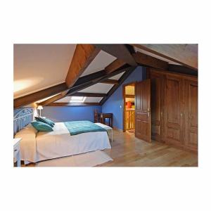 A bed or beds in a room at Apartamento La Casa del Abuelo Justo