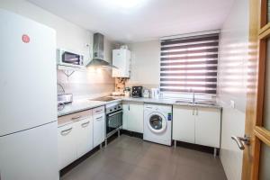 Kuchyňa alebo kuchynka v ubytovaní Serrallo Apartment