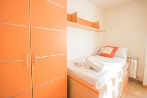 Posteľ alebo postele v izbe v ubytovaní Serrallo Apartment