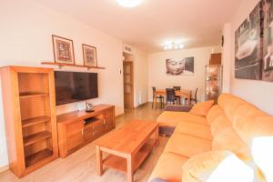Televízia a/alebo spoločenská miestnosť v ubytovaní Serrallo Apartment