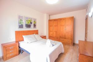 Posteľ alebo postele v izbe v ubytovaní Serrallo Apartment