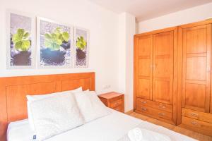 Posteľ alebo postele v izbe v ubytovaní Serrallo Apartment