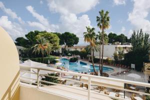 Bazén v ubytovaní Hotel Ivory Playa Sports & Spa alebo v jeho blízkosti