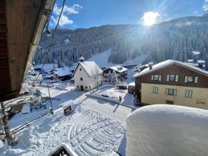 Hotel B&B Lorenzini Ski að vetri til