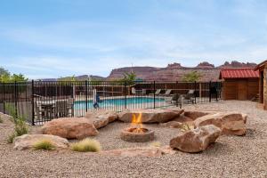 Bazén v ubytování Sun Outdoors Canyonlands Gateway nebo v jeho okolí