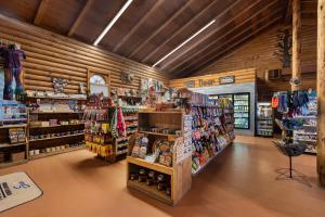 Supermarket nebo jiné obchody v  prázdninového areálu nebo okolí