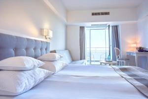 Кровать или кровати в номере Continental Forum Constanta