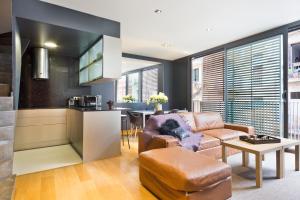 Khu vực ghế ngồi tại Apartment Barcelona Rentals - Gracia Pool Apartments Center