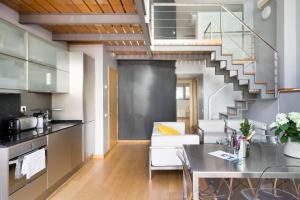 Η κουζίνα ή μικρή κουζίνα στο My Space Barcelona Gracia Pool Terrace