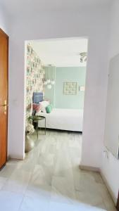 Łóżko lub łóżka w pokoju w obiekcie Loft Playa Suite Málaga