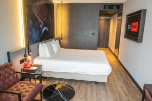 TV a/nebo společenská místnost v ubytování Radisson RED London Greenwich The O2