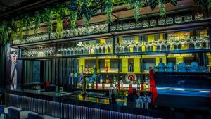Lounge nebo bar v ubytování Radisson RED London Greenwich The O2