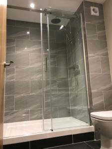New! Modern Home from Home Apartment by 247 Lets Horsham - Abbey 16