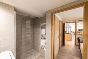 a bathroom with a shower and a glass door at Le Loft Alpin in Oz +39 photos
