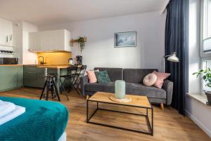 a living room with a couch and a table at Apartament KASHMIR in Gdańsk