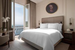 Letto o letti in una camera di San Domenico Palace, Taormina, A Four Seasons Hotel