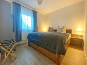Ein Bett oder Betten in einem Zimmer der Unterkunft Ferienwohnung Leipzig- Hirschfeld Apartments