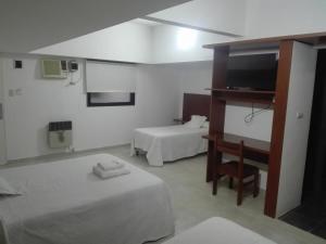 Una cama o camas en una habitación de Hotel Americano Pergamino