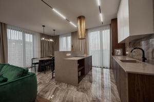 Kuchyň nebo kuchyňský kout v ubytování Kostjukowski Apartments Avalon + 17 fotografií