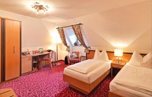 Posteľ alebo postele v izbe v ubytovaní Hotel Mader