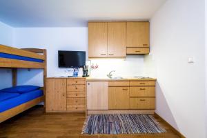 A bed or beds in a room at Issingerhof App 1
