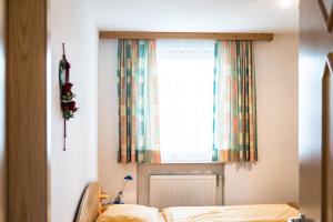 A bed or beds in a room at Issingerhof App 1