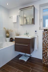 Koupelna v ubytování Ferienwohnung Luxus mit Wattenmeerblick