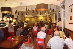Restoran või mõni muu söögikoht majutusasutuses Casa Café Mindelo