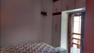 Cama ou camas em um quarto em PARAISO DO ALEXANDRE para 15 hóspedes