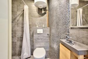 Ванная комната в 11 - Studio Champs-Elysees