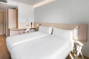 Posteľ alebo postele v izbe v ubytovaní B&B HOTEL Málaga Centro