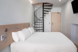 Posteľ alebo postele v izbe v ubytovaní B&B HOTEL Málaga Centro