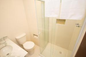 A bathroom at Summit Inn Hotel Barra Mansa