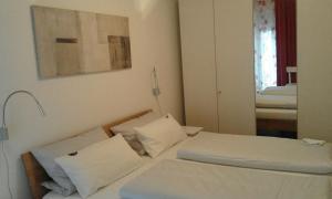Postel nebo postele na pokoji v ubytování Ferienwohnung Adlmaier