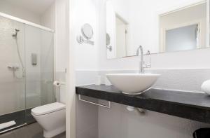 Een badkamer bij Decô Apartments Barcelona-Eixample