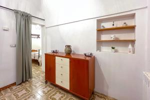 a room with a dresser in a room at La Casetta di Zia Rosa in Monopoli