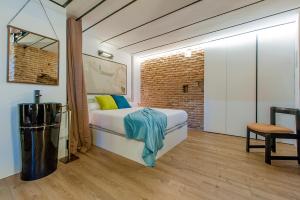 A bed or beds in a room at Waou Los Austrias III - Alquiler Corta Duración