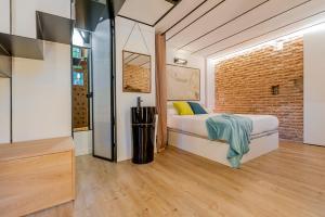 A bed or beds in a room at Waou Los Austrias III - Alquiler Corta Duración