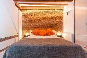A bed or beds in a room at Waou Los Austrias III - Alquiler Corta Duración