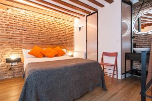 A bed or beds in a room at Waou Los Austrias III - Alquiler Corta Duración