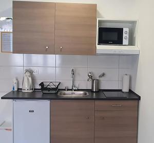 Kuchyň nebo kuchyňský kout v ubytování Apartmani Karlo