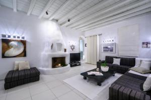 Gallery image of Beyond Beachfront Super Paradise Villa in Mýkonos City