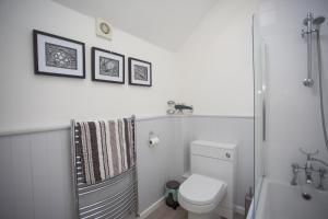 Koupelna v ubytování Foresters Cottage + 22 fotografií