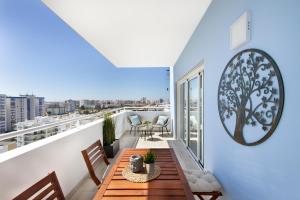 En balkon eller terrasse på Zen Garden Penthouse